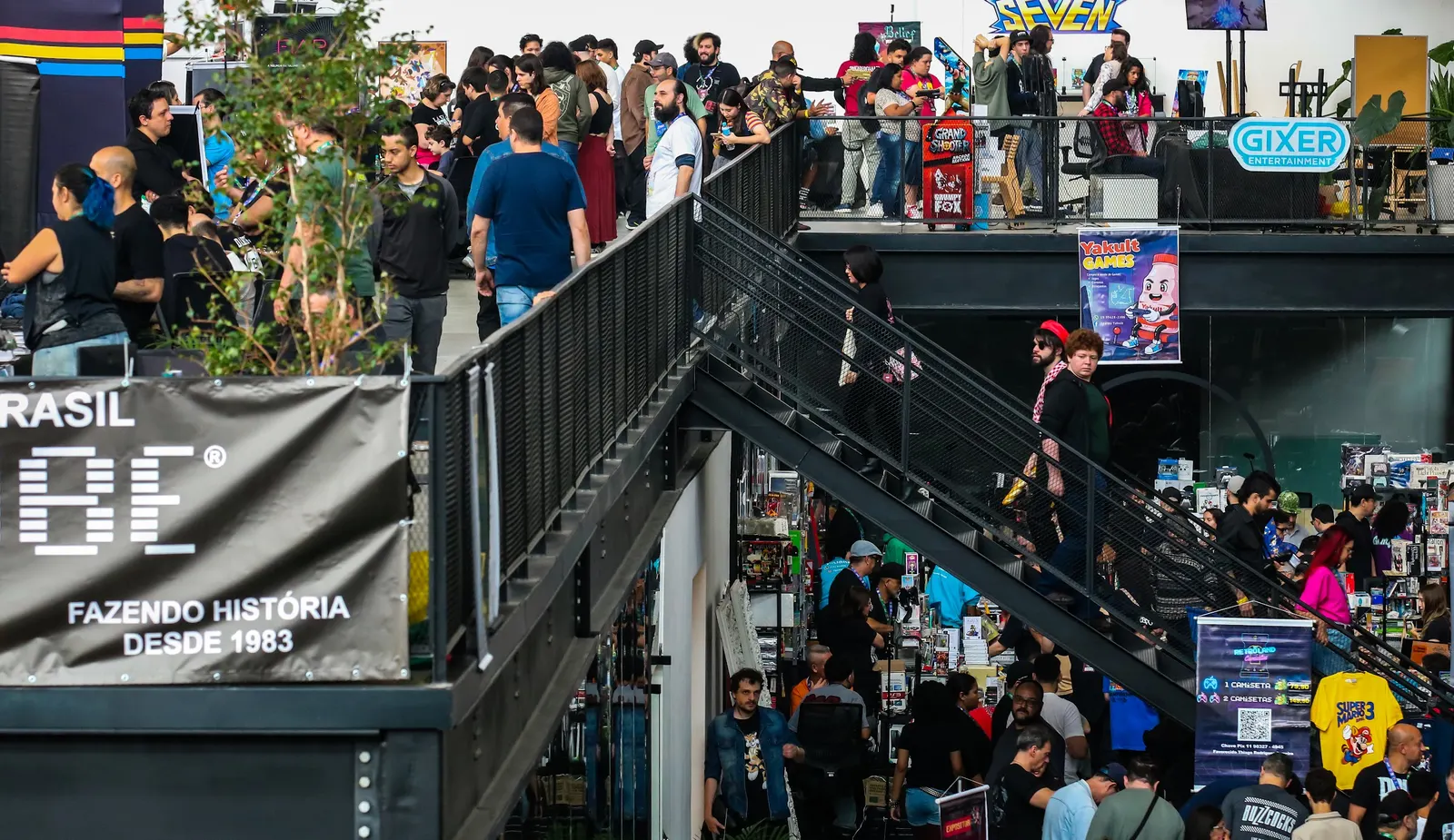 Vista aérea do mezanino lotado, edição 2025