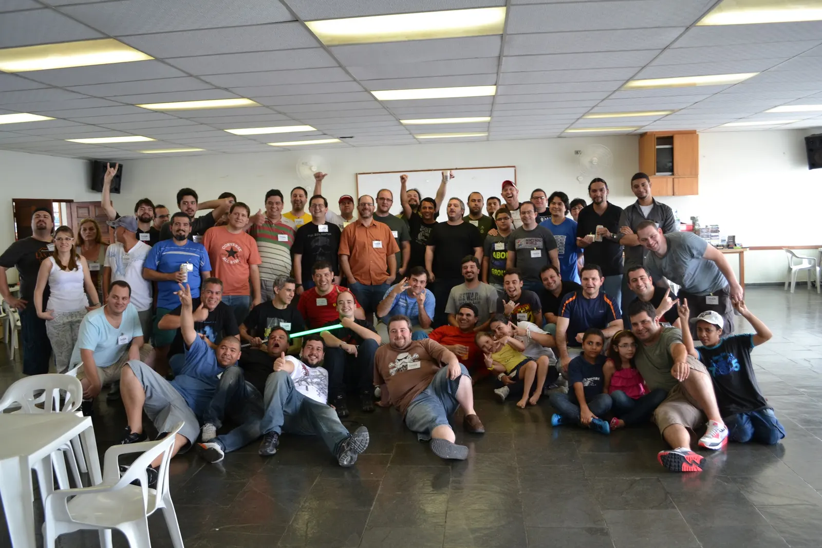 Foto de grupo em um encontro Canal3 da era pré-Expo